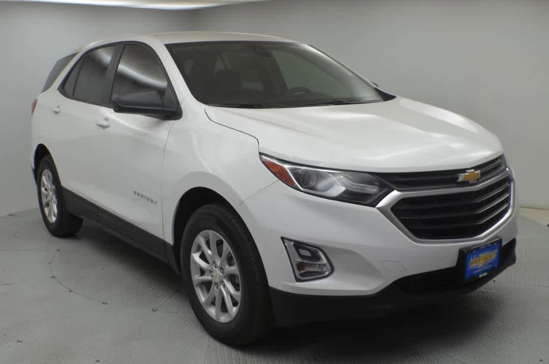 Used 2021 Chevrolet Equinox LS w/ LS Convenience Package FWD image 2
