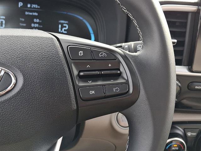 Certified 2024 Hyundai Venue SEL FWD image 18