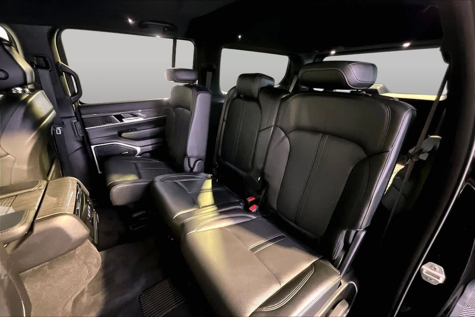 Used 2022 Jeep Wagoneer Series II AWD/4WD image 20
