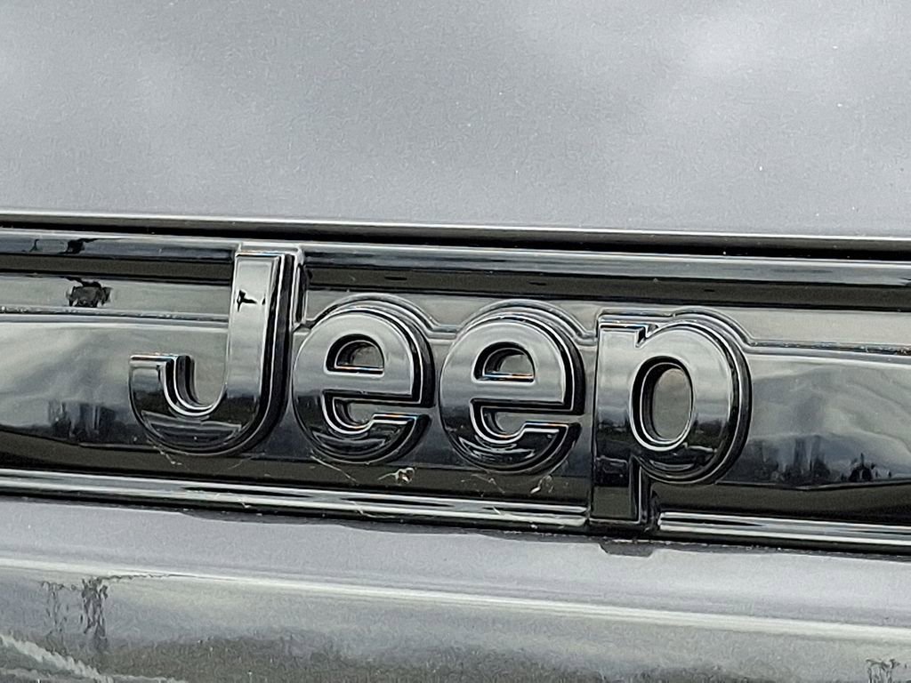 Used 2023 Jeep Grand Cherokee Altitude image 28