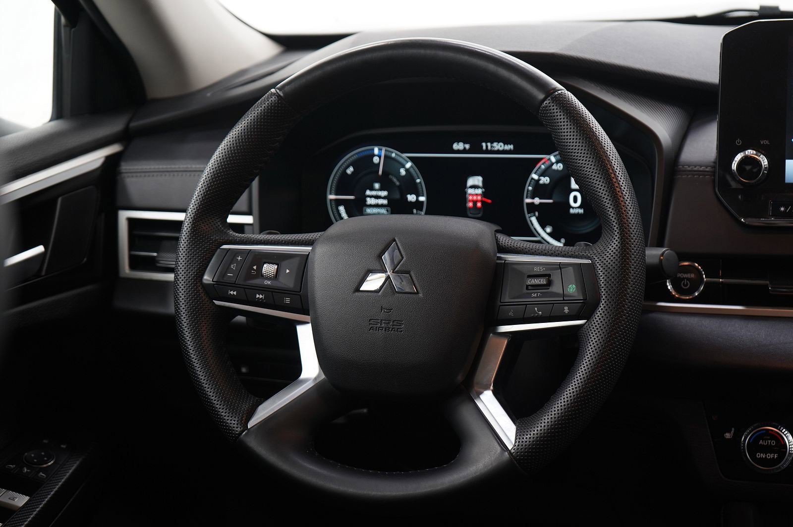Used 2023 Mitsubishi Outlander SE image 18