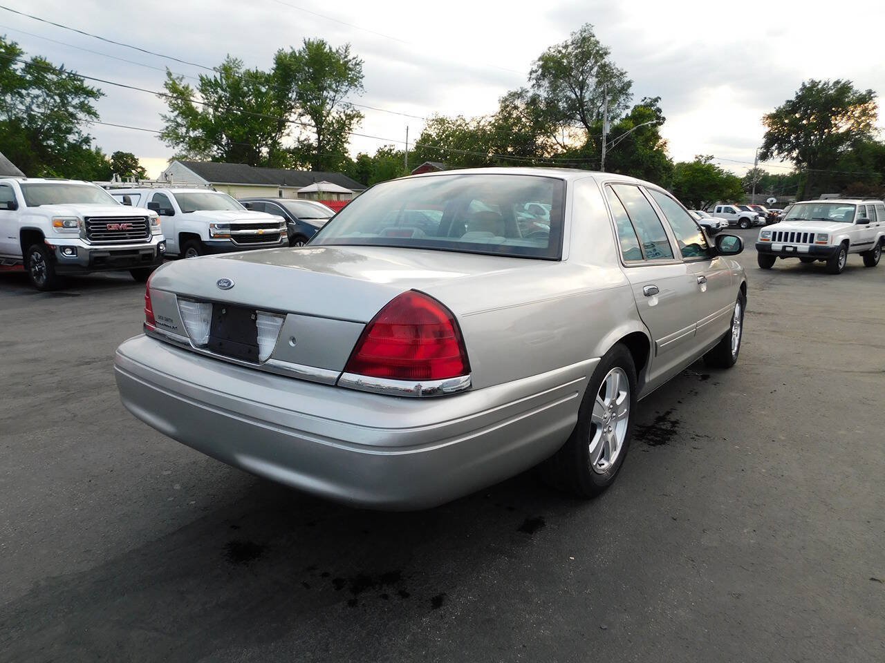 Used 2008 Ford Crown Victoria LX RWD image 11