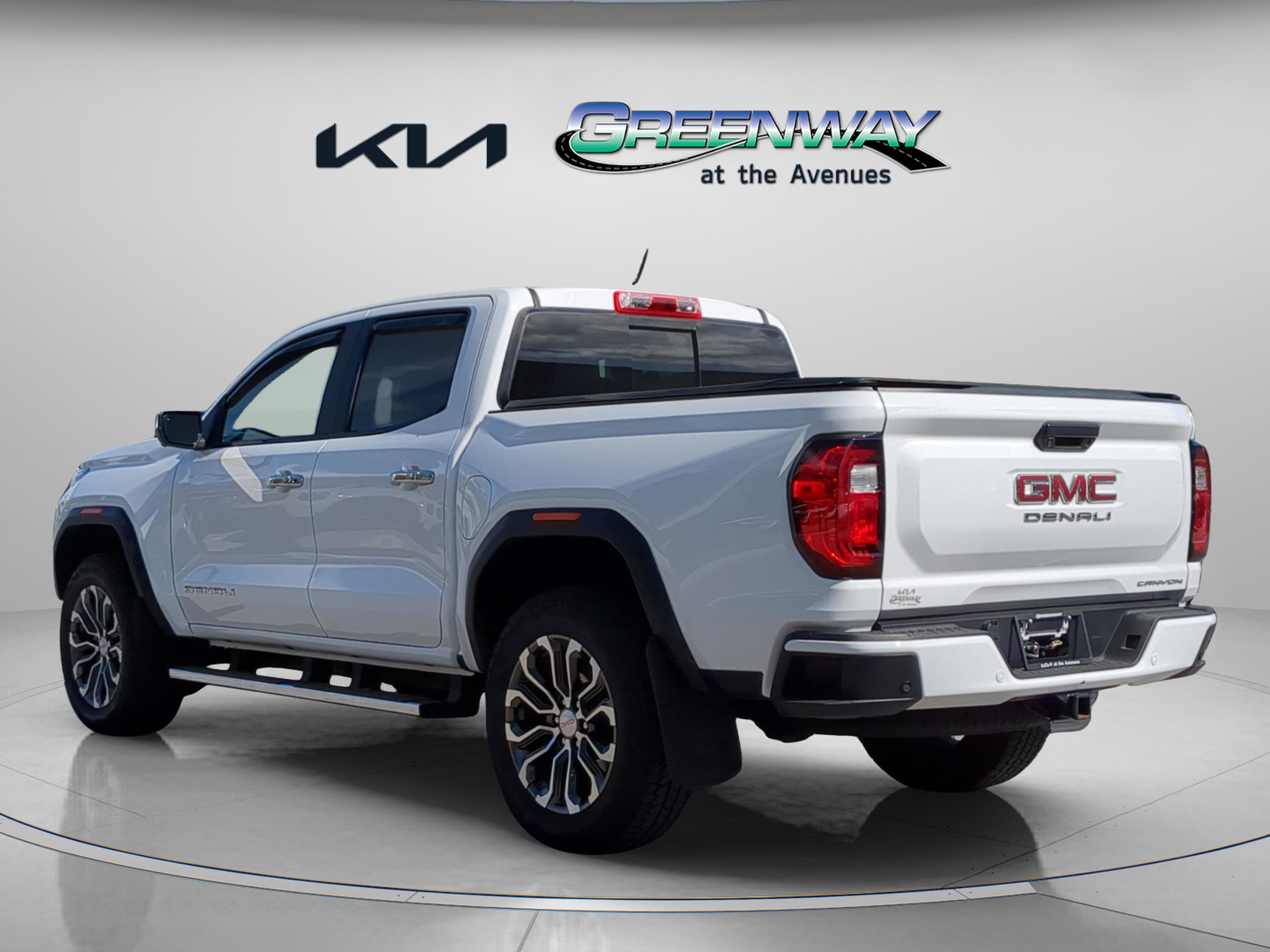 Used 2024 GMC Canyon Denali AWD/4WD image 25