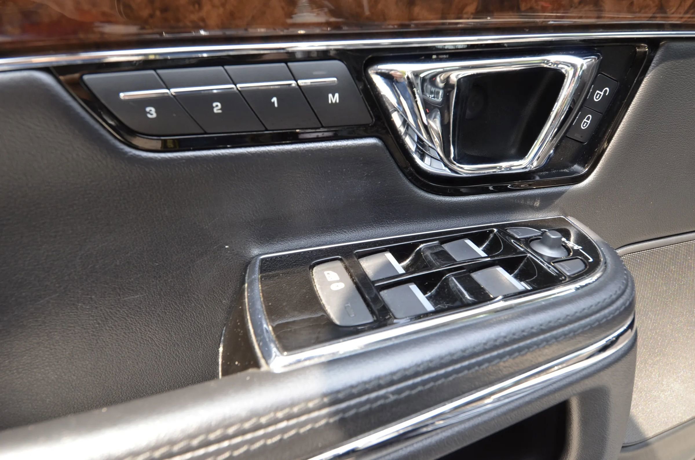 Used 2016 Jaguar XJ R-Sport AWD/4WD image 25