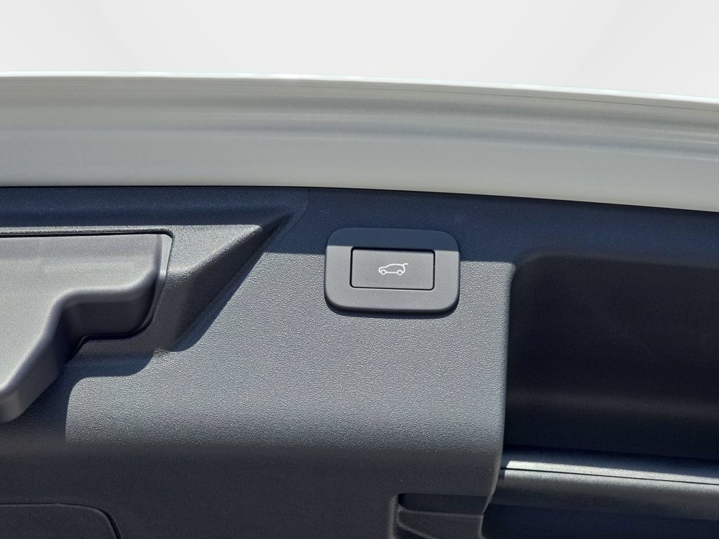 New 2026 Land Rover Discovery Sport Landmark AWD/4WD image 13