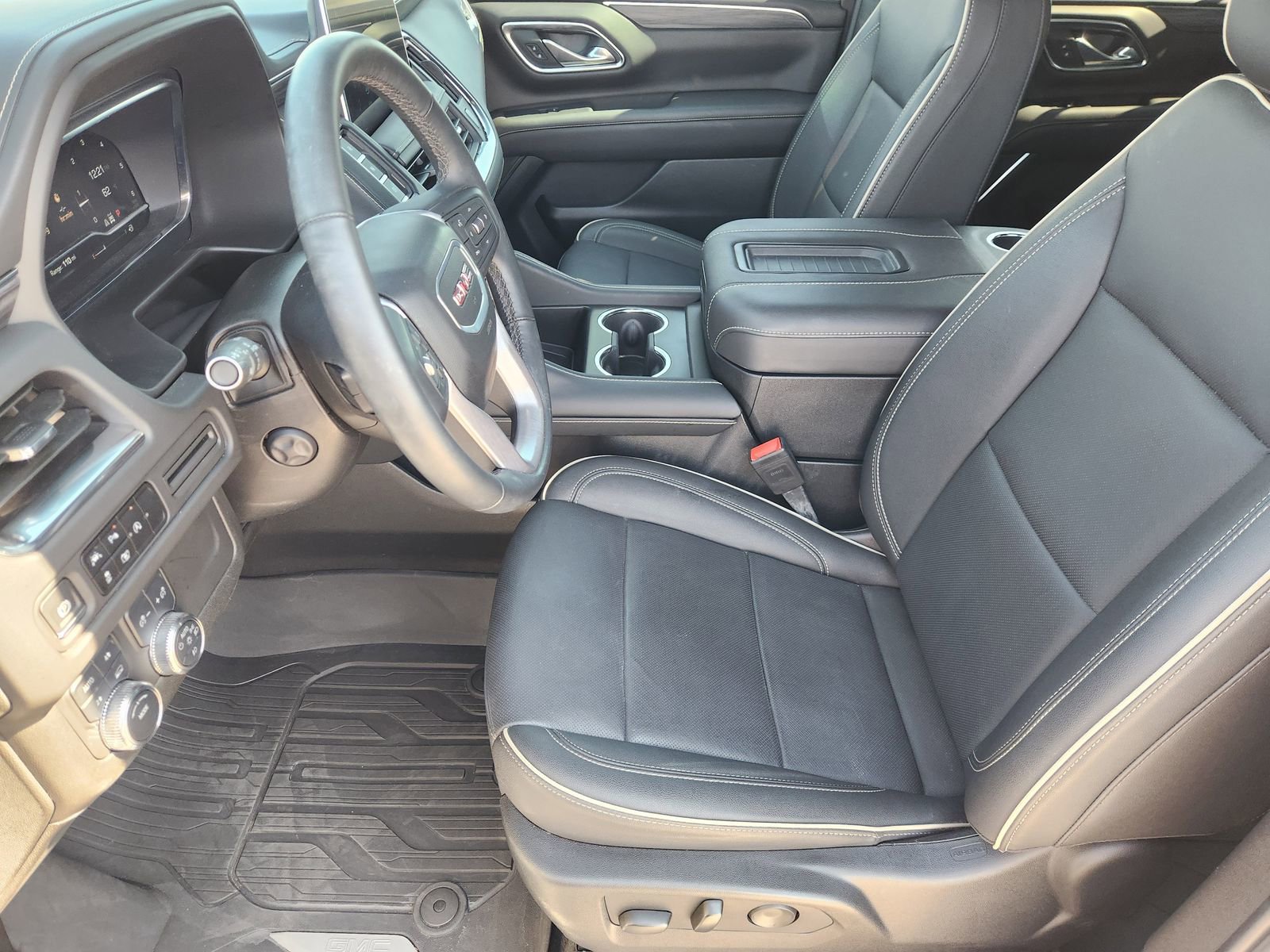 Used 2024 GMC Yukon SLT w/ SLT Premium Package image 16