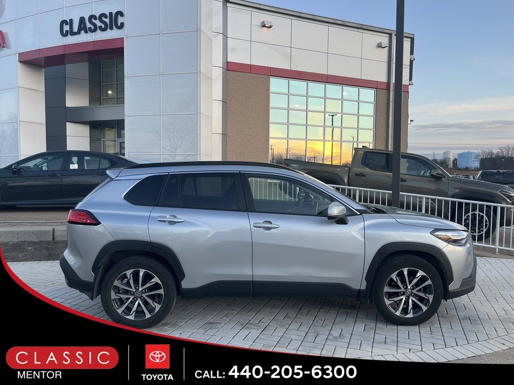 Used 2022 Toyota Corolla Cross XLE image 1