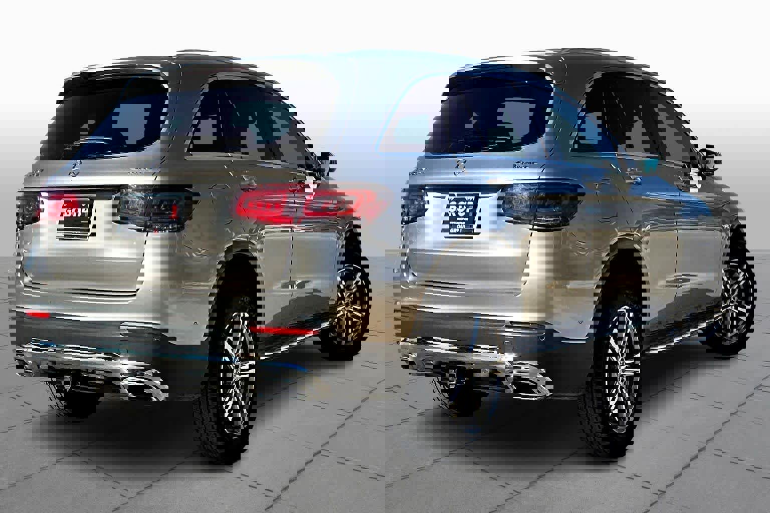 Certified 2022 Mercedes-Benz GLC 300 4MATIC w/ Driver Assistance Package image 11