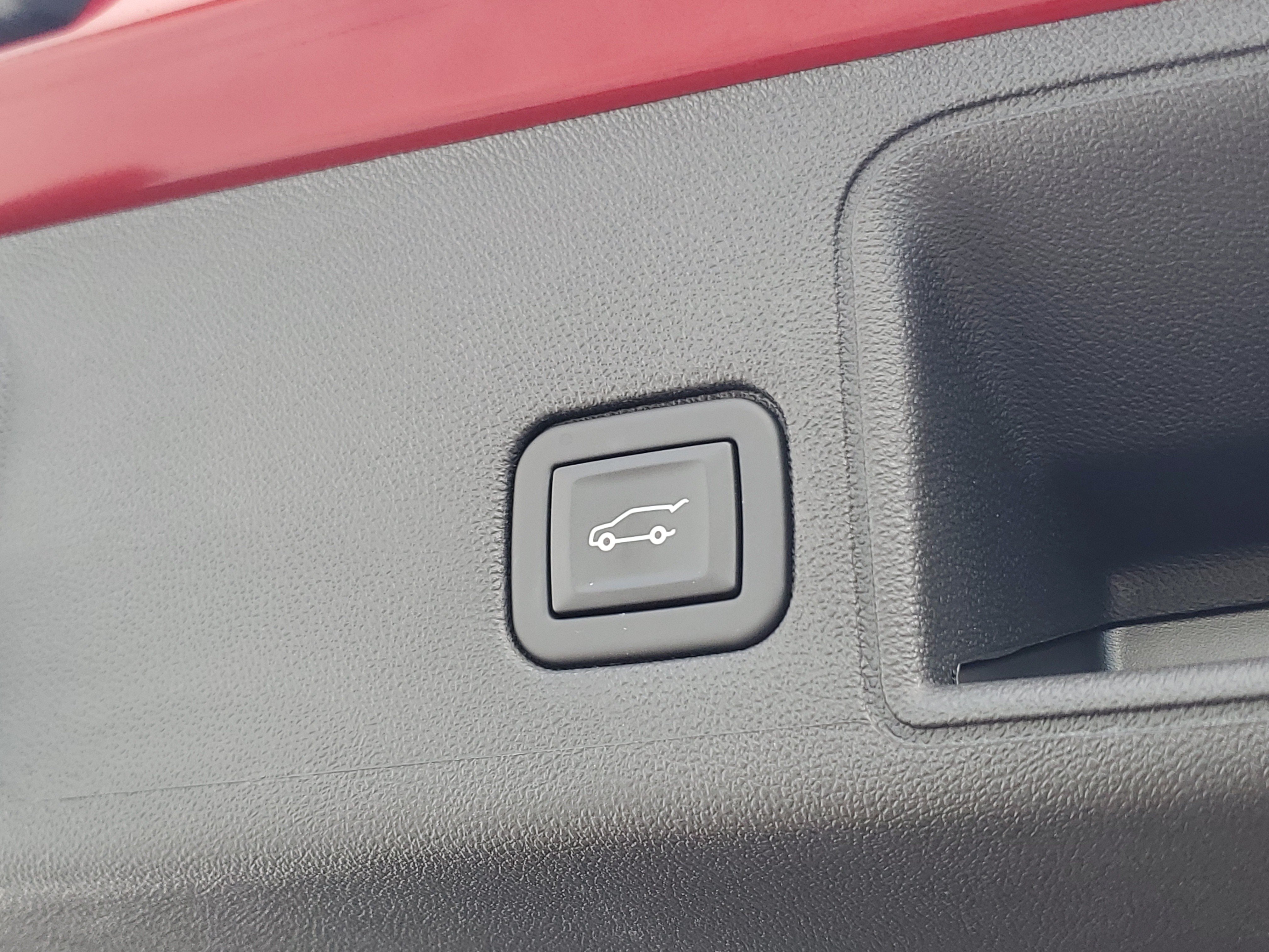 Used 2023 GMC Terrain SLT w/ Tech Package FWD image 12
