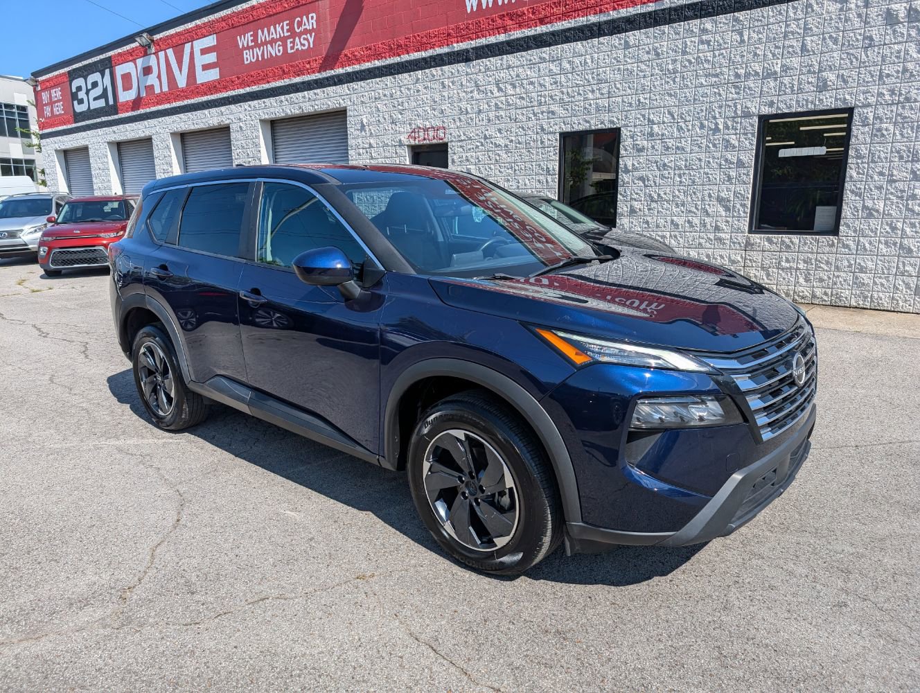 Used 2024 Nissan Rogue SV image 4