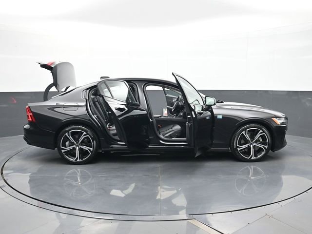 Used 2024 Volvo S60 B5 Core image 32