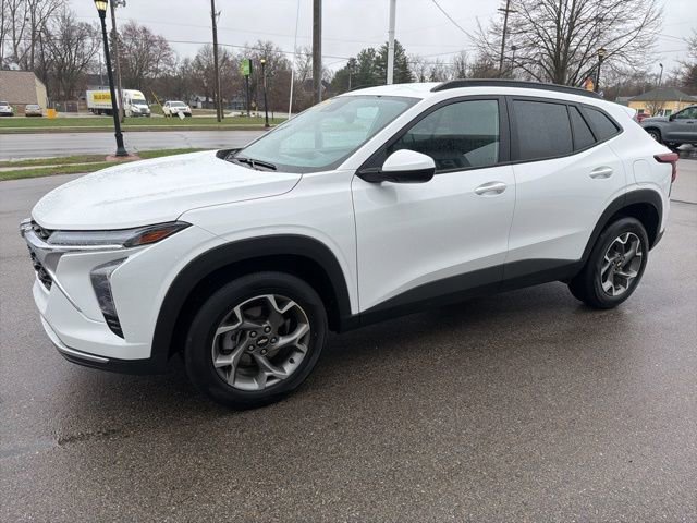 Certified 2025 Chevrolet Trax LT FWD image 7