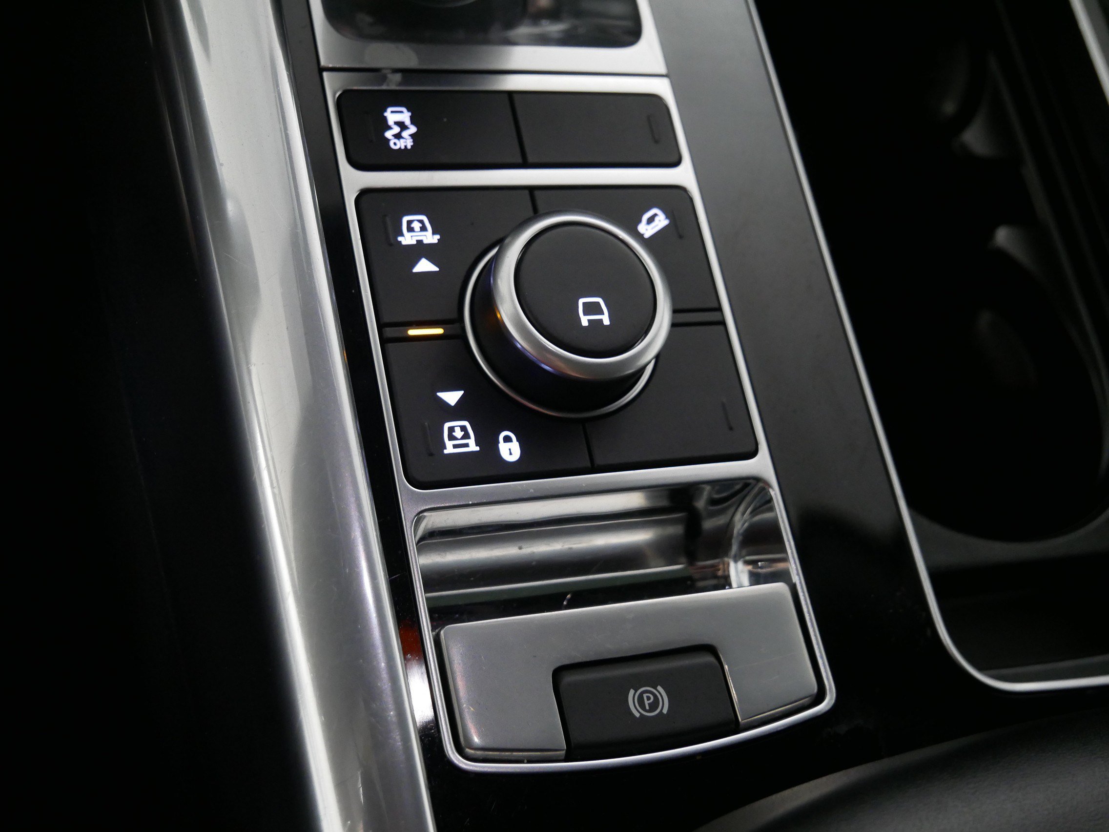 Used 2019 Land Rover Range Rover Sport HSE AWD/4WD image 30