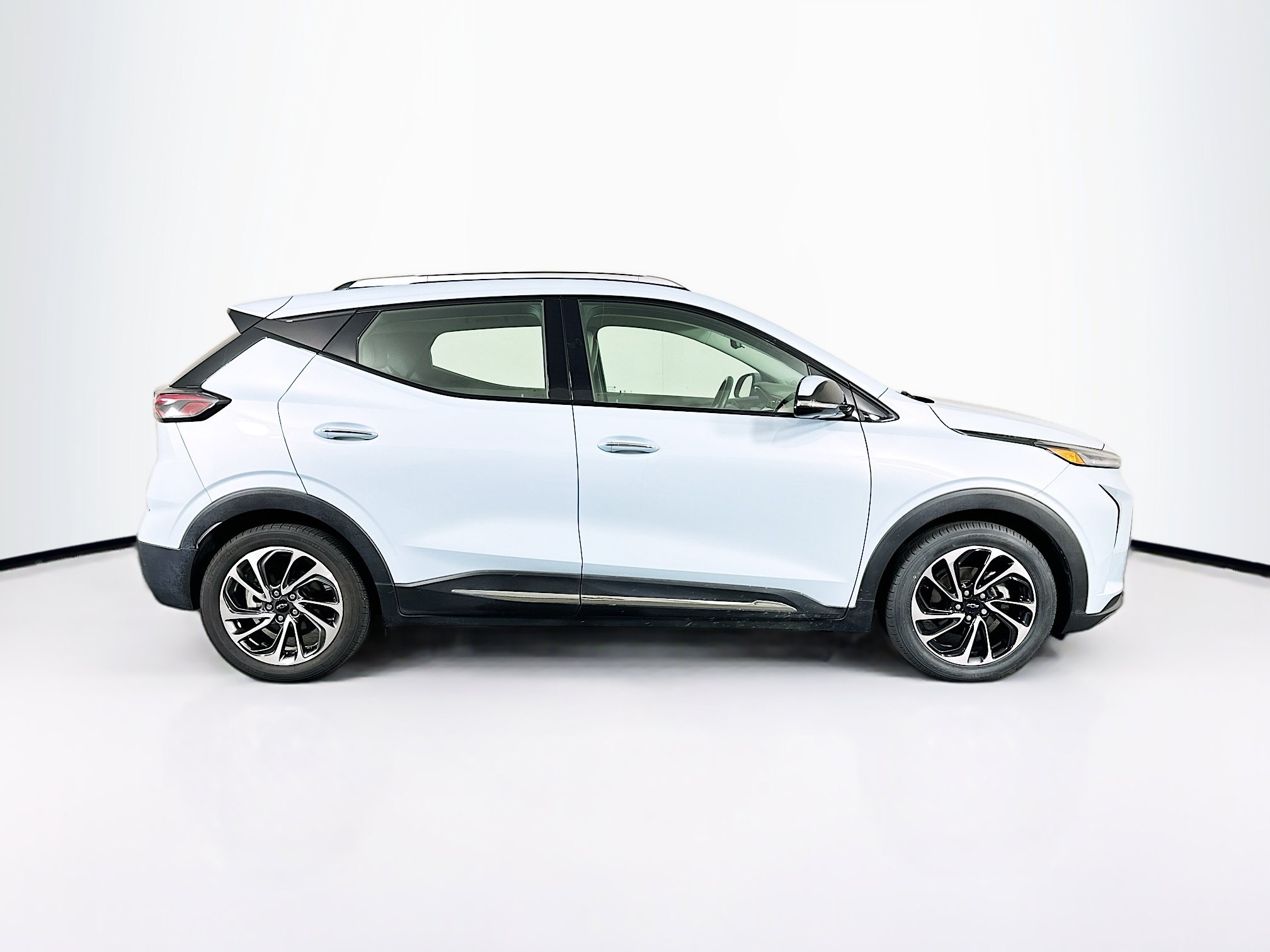Used 2023 Chevrolet Bolt EUV Premier w/ Sun & Sound Package FWD image 10