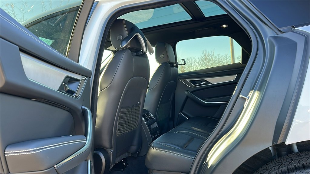 Certified 2025 Jaguar F-PACE R-Dynamic S image 20