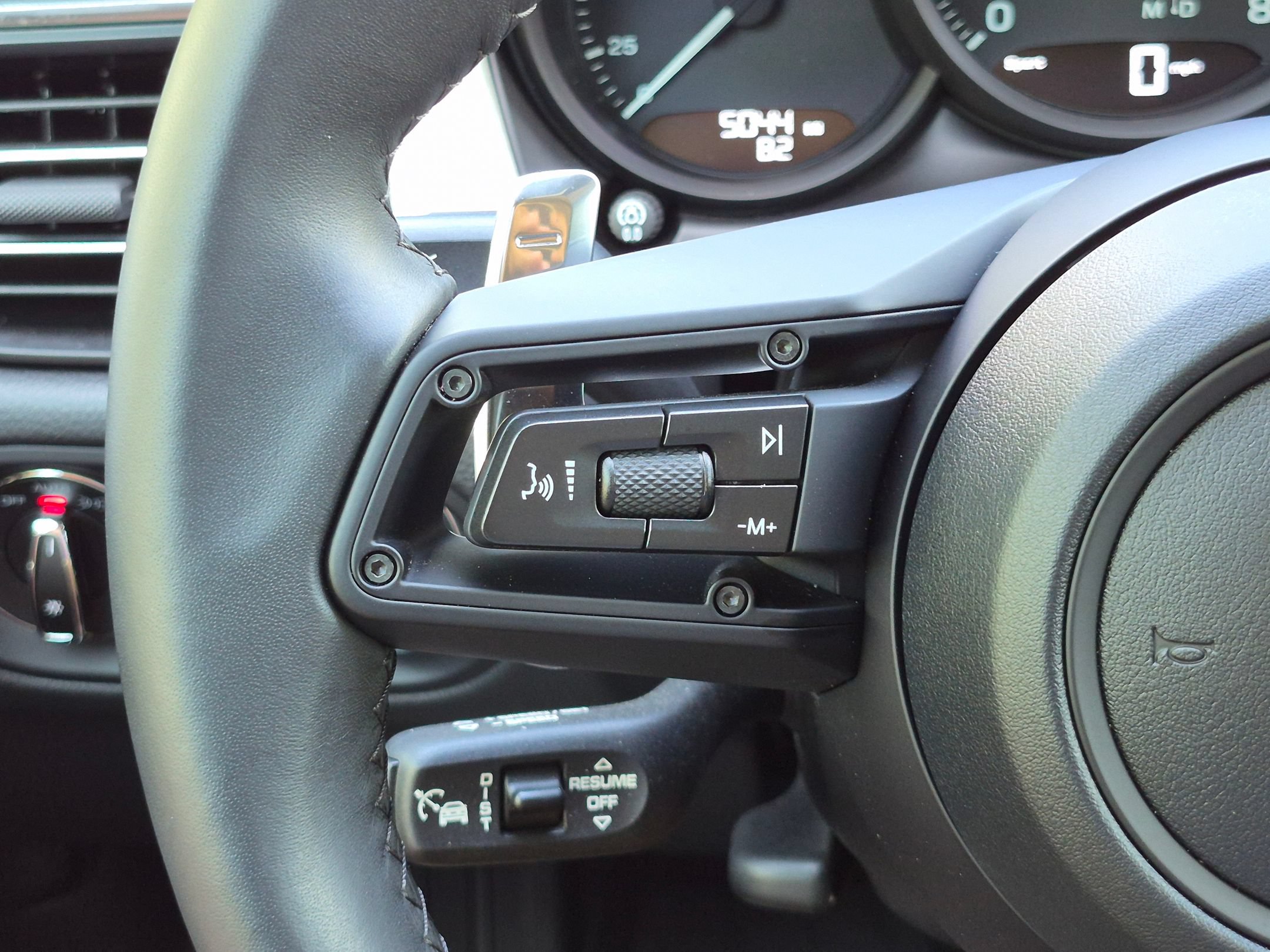 Certified 2026 Porsche Macan AWD/4WD image 9