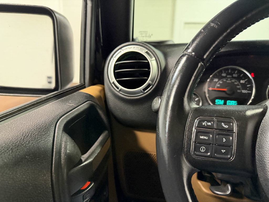 Used 2015 Jeep Wrangler Unlimited Sahara w/ Connectivity Group AWD/4WD image 77