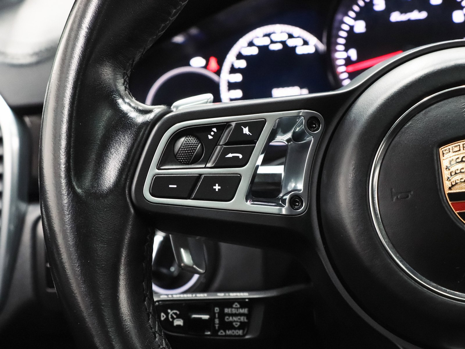 Used 2020 Porsche Cayenne Turbo image 32