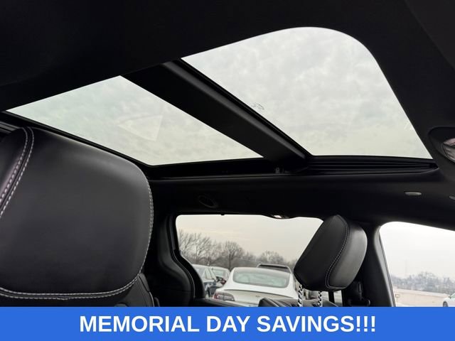 Used 2026 Chrysler Pacifica Limited FWD image 9