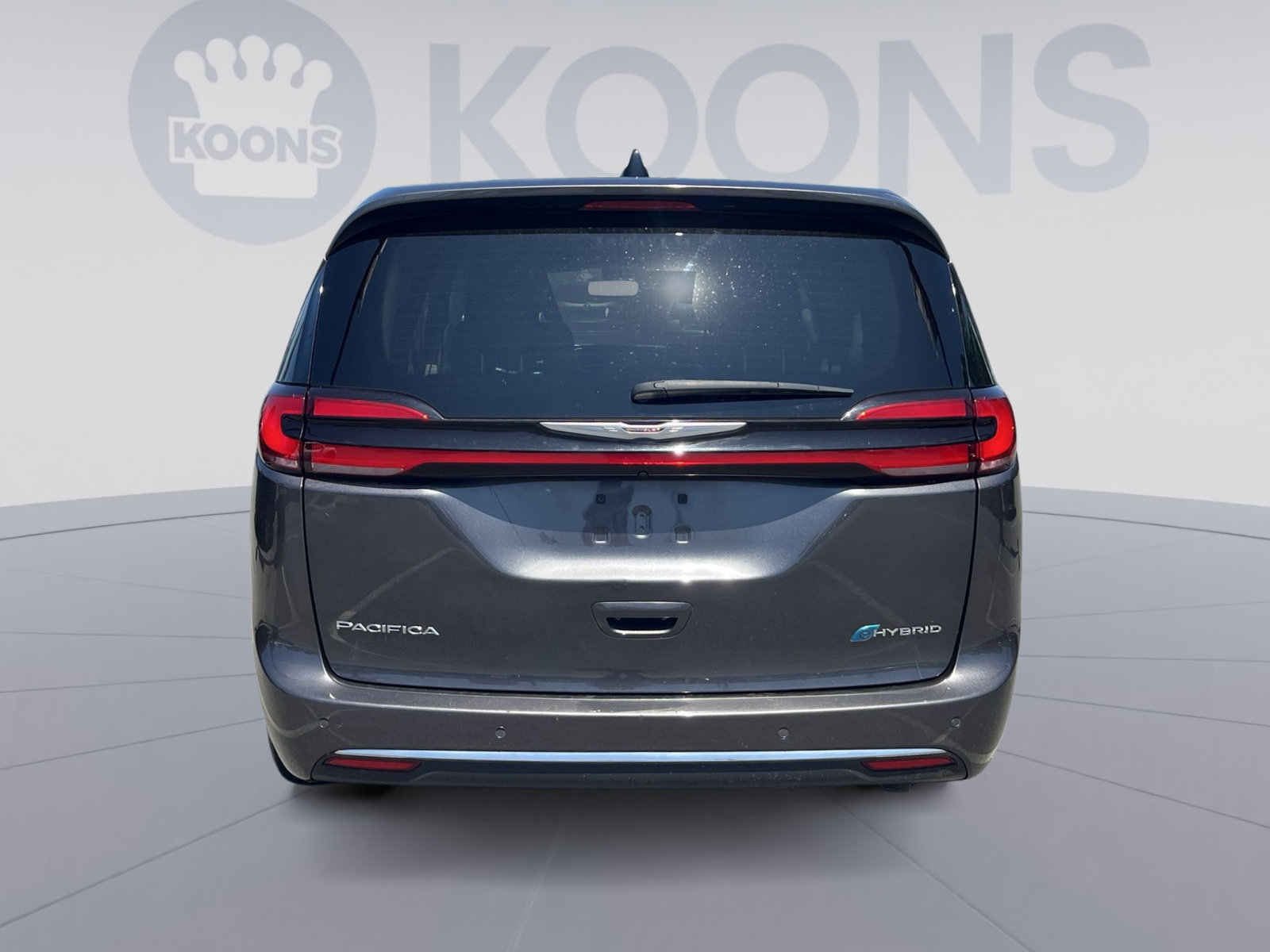Used 2023 Chrysler Pacifica Touring-L FWD image 5
