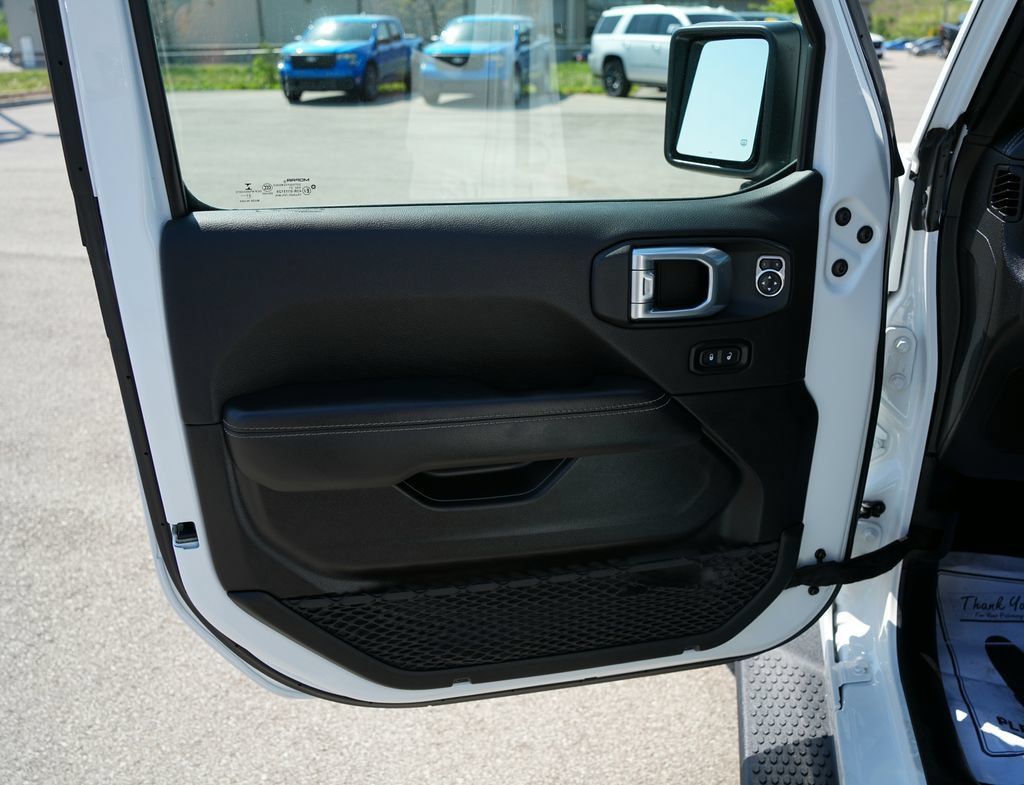 Used 2021 Jeep Wrangler Unlimited Sahara AWD/4WD image 17