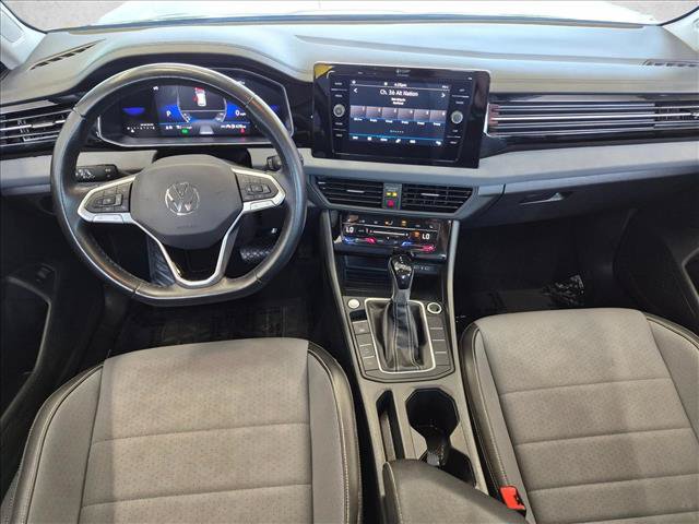 Used 2025 Volkswagen Jetta SE FWD image 22