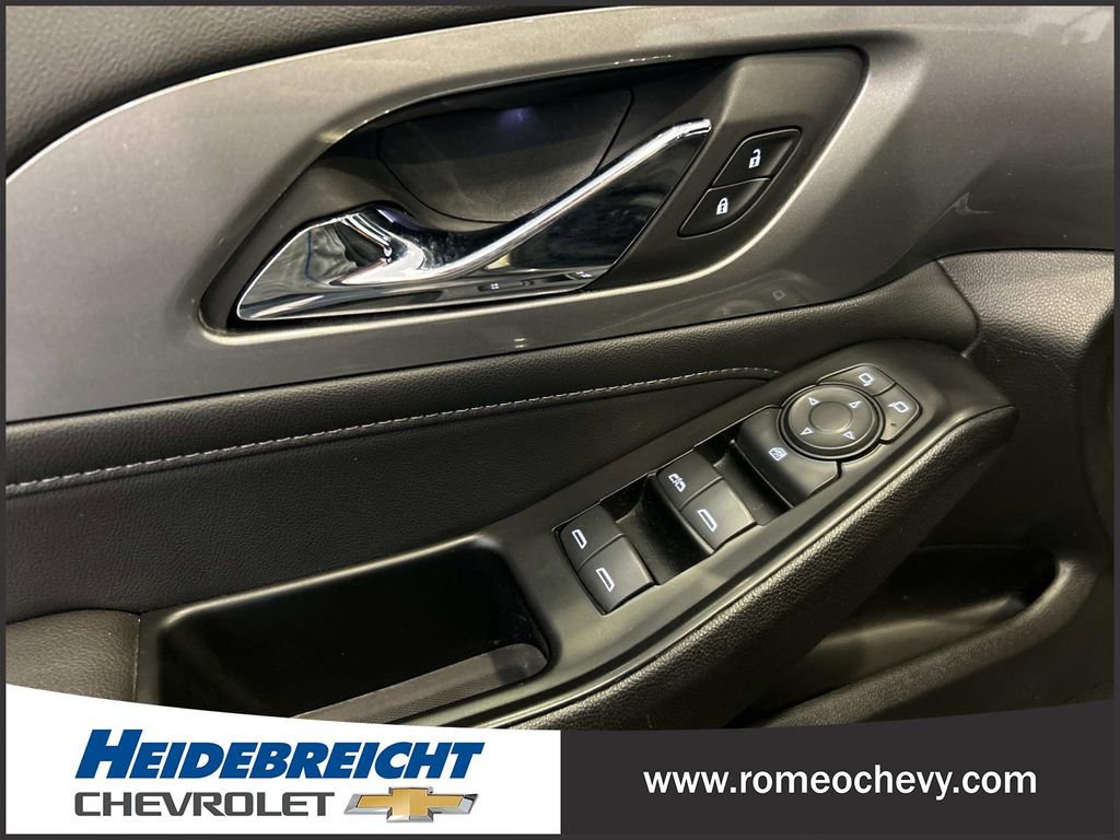 Used 2023 Chevrolet Traverse LT image 11