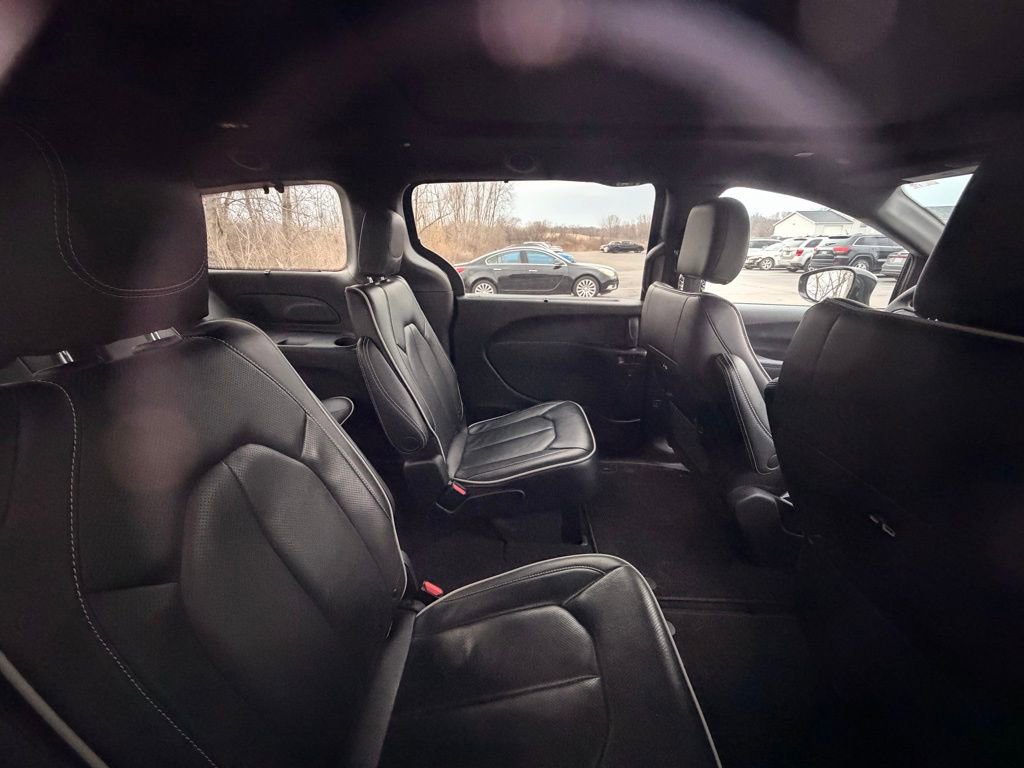 Used 2023 Chrysler Pacifica Limited w/ S Appearance Package image 5