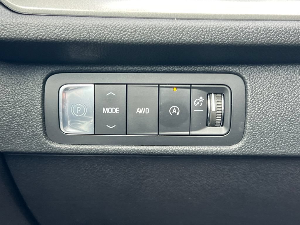 Used 2026 Chevrolet Traverse LT AWD/4WD image 19