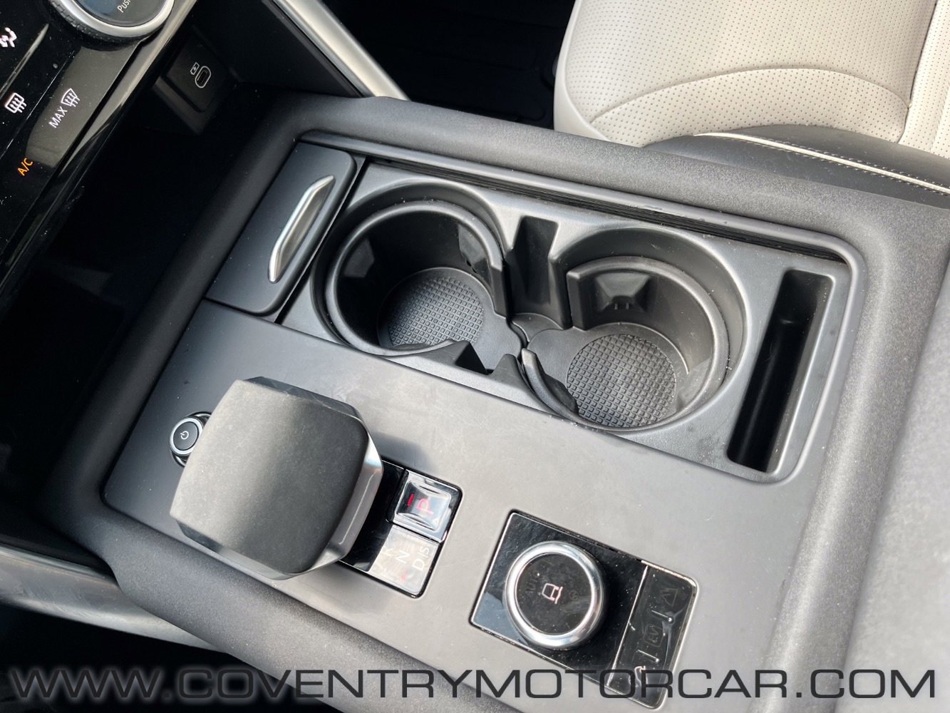 Used 2023 Land Rover Discovery Metropolitan Edition AWD/4WD image 25