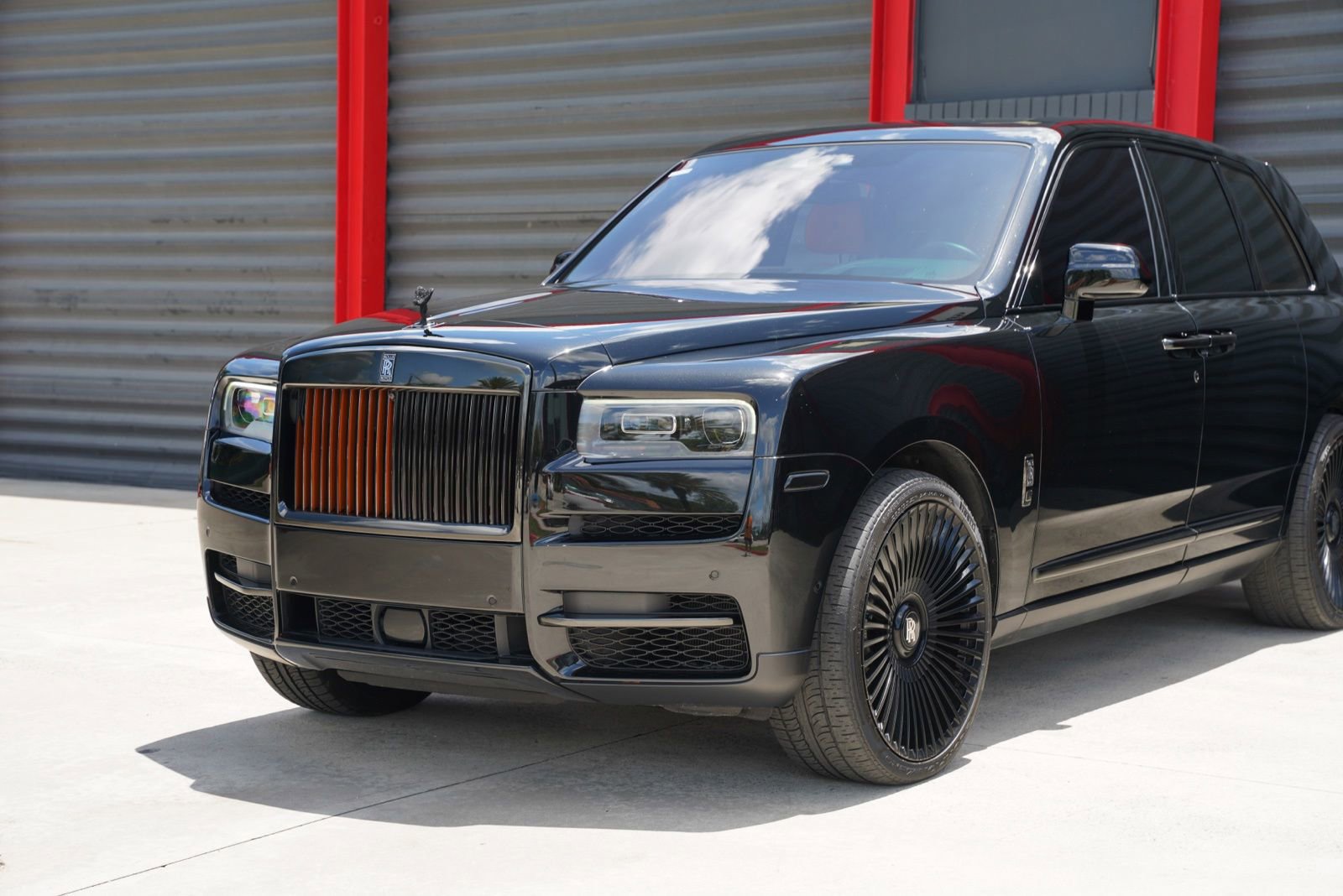 Used 2023 Rolls-Royce Cullinan Black Badge w/ Driver's Package AWD/4WD image 2