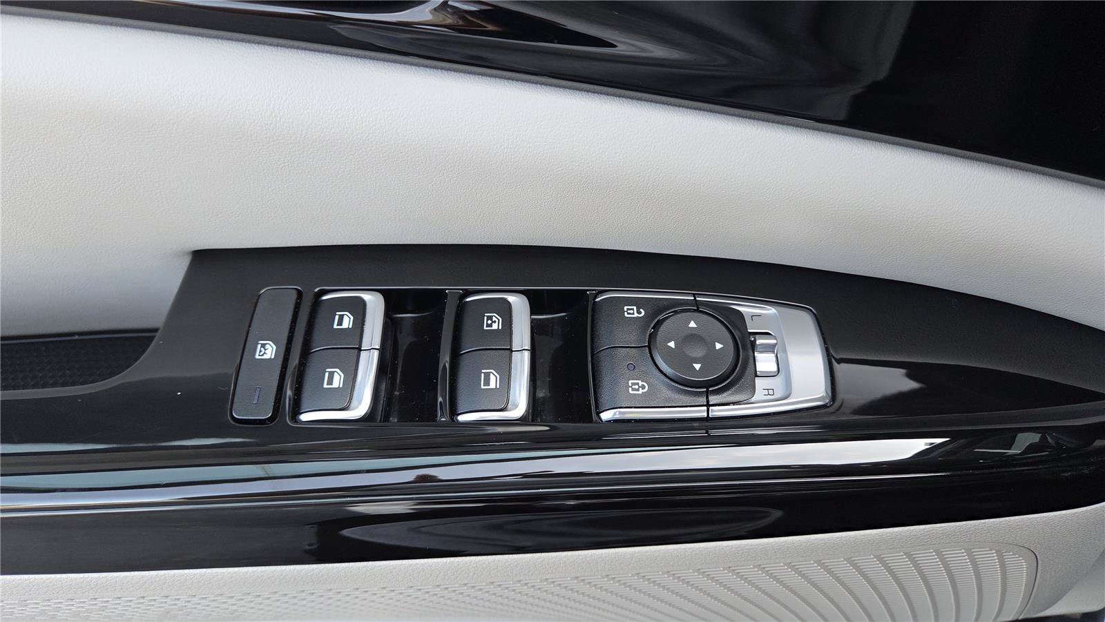 Certified 2024 Kia Carnival EX FWD image 14