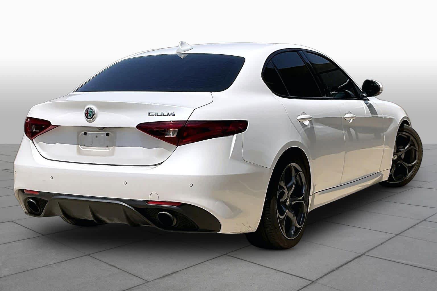 Used 2018 Alfa Romeo Giulia Ti Sport w/ Quick Order Package 22U Sport RWD image 11