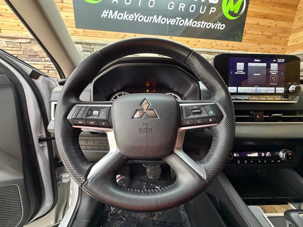 Used 2023 Mitsubishi Outlander SE image 17