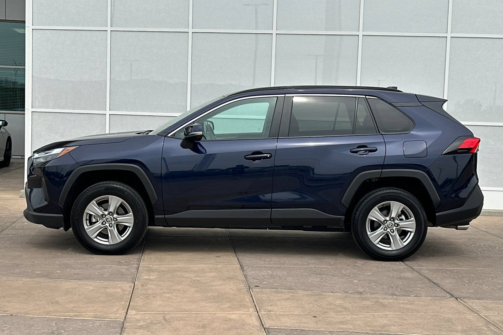 Used 2025 Toyota RAV4 XLE AWD/4WD image 7