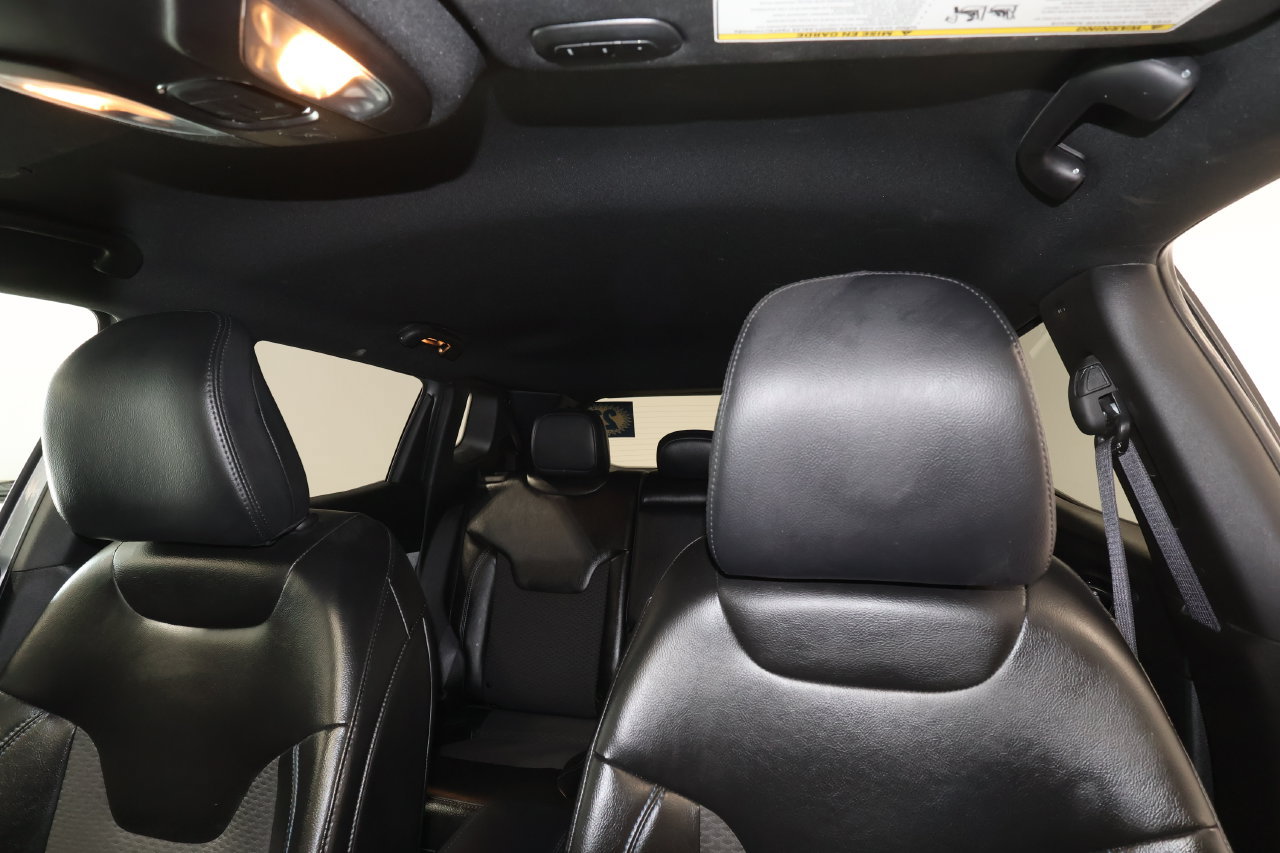 Used 2023 Jeep Compass Latitude w/ Convenience Group AWD/4WD image 17
