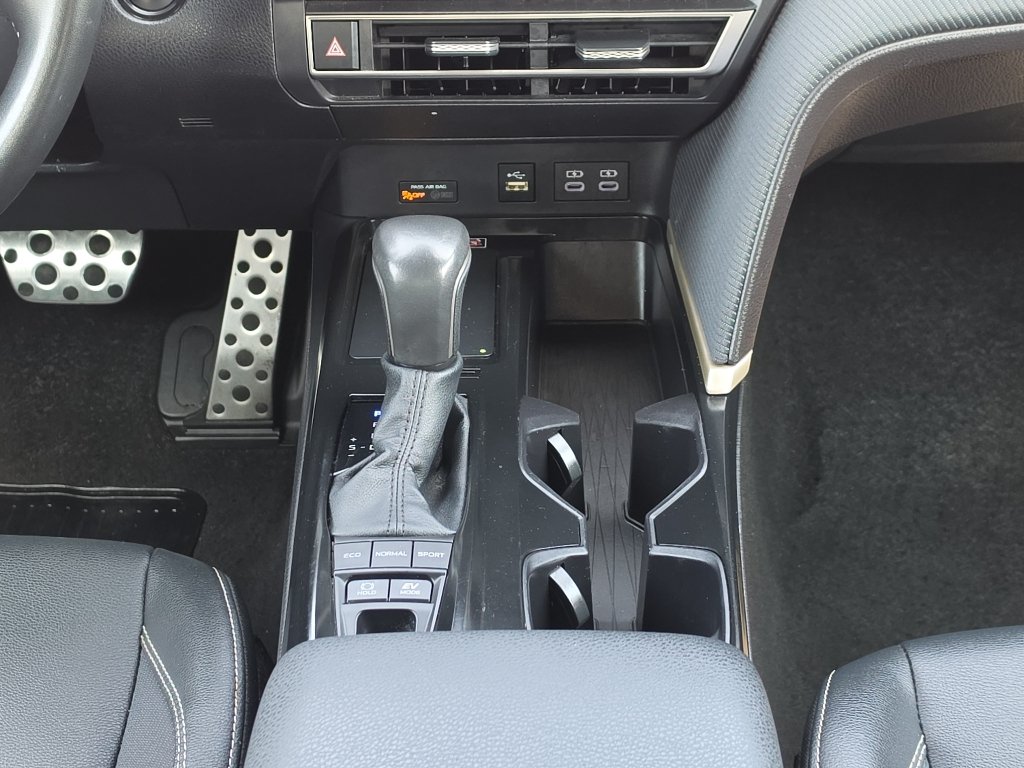 Used 2025 Toyota Camry SE FWD image 23
