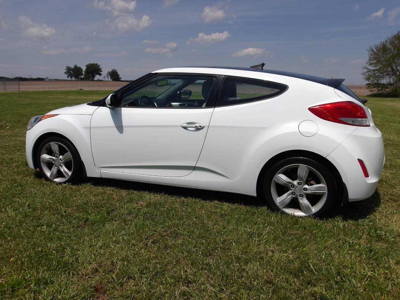 Used 2013 Hyundai Veloster w/ Tech Pkg FWD image 13