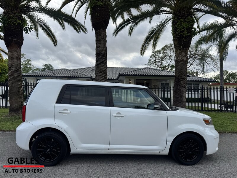 Used 2009 Scion xB FWD image 8