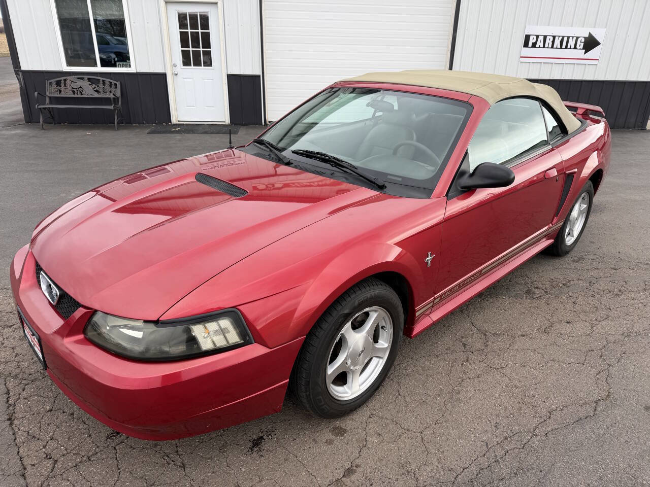 Used 2001 Ford Mustang Convertible image 19