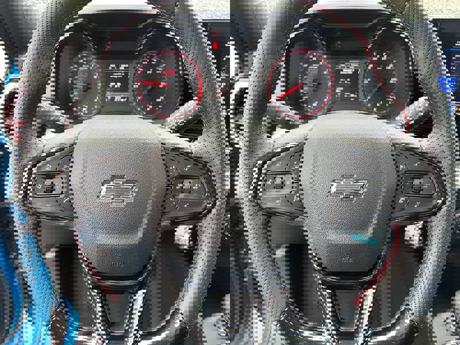 Certified 2025 Chevrolet Trax RS w/ Sunroof Package image 24