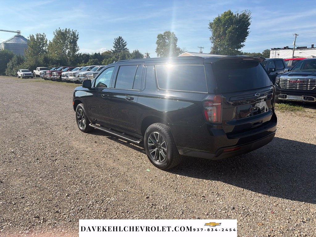 Used 2024 Chevrolet Suburban Z71 w/ Luxury Package AWD/4WD image 3