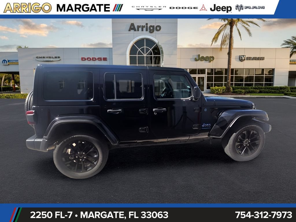 Used 2025 Jeep Wrangler Unlimited Sahara w/ Safety Group AWD/4WD image 4