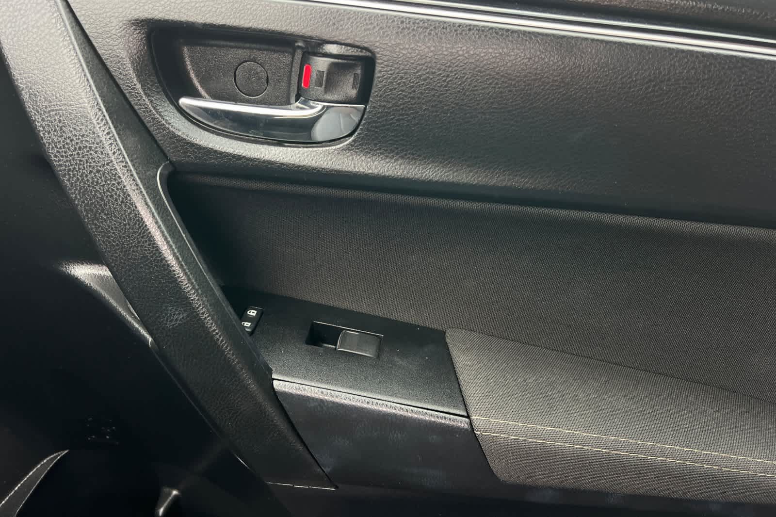 Used 2019 Toyota Corolla LE FWD image 19
