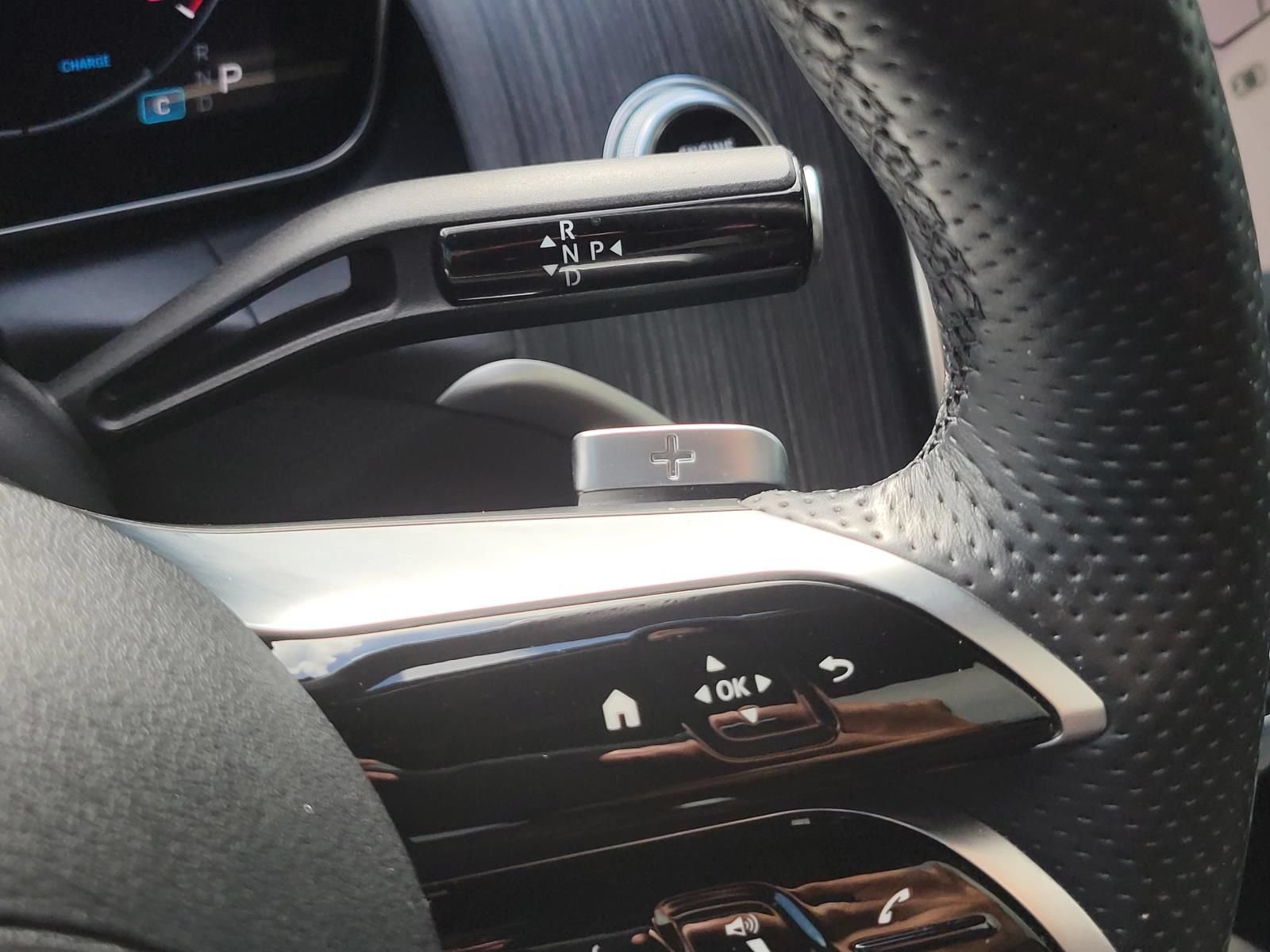 Used 2024 Mercedes-Benz GLC 300 4MATIC image 32