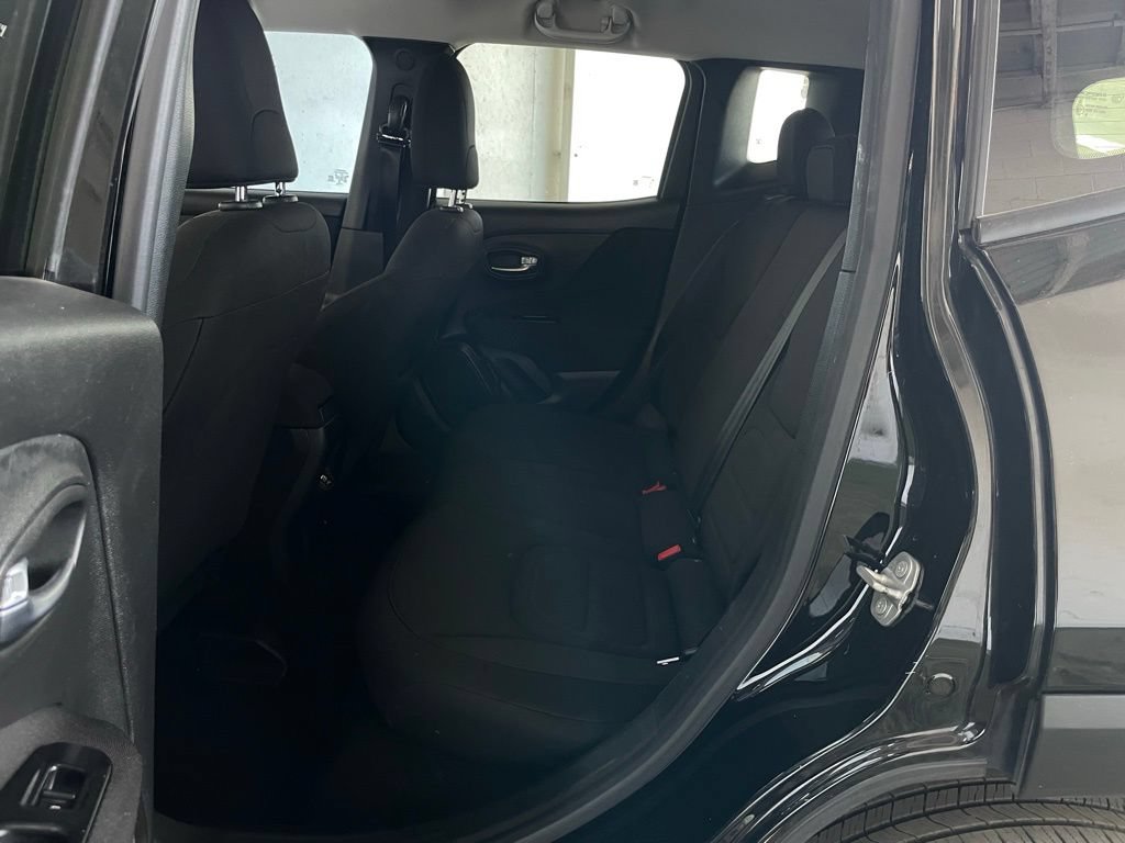 Used 2021 Jeep Renegade Latitude AWD/4WD image 18