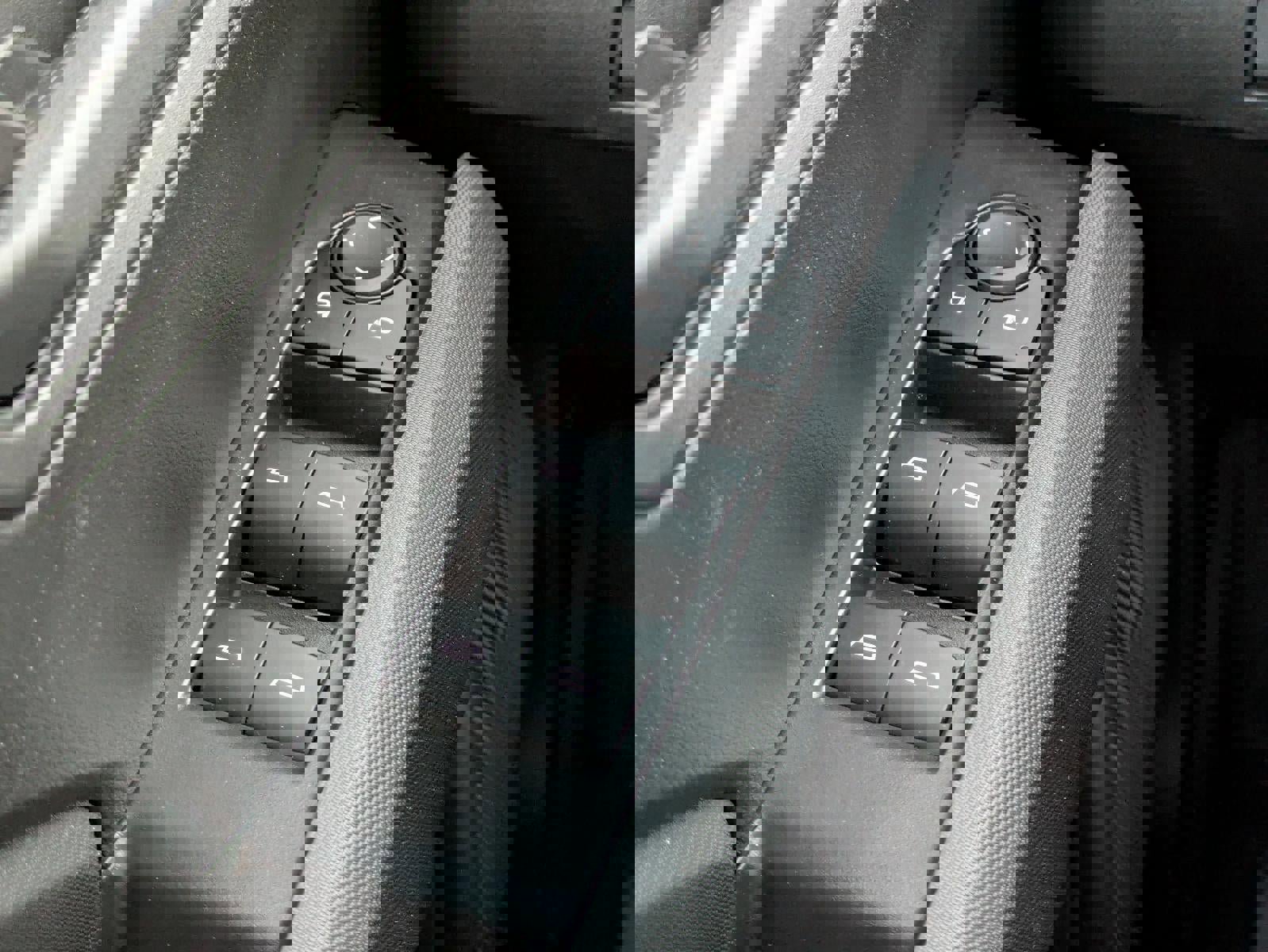 Used 2025 Chevrolet Colorado W/T image 24