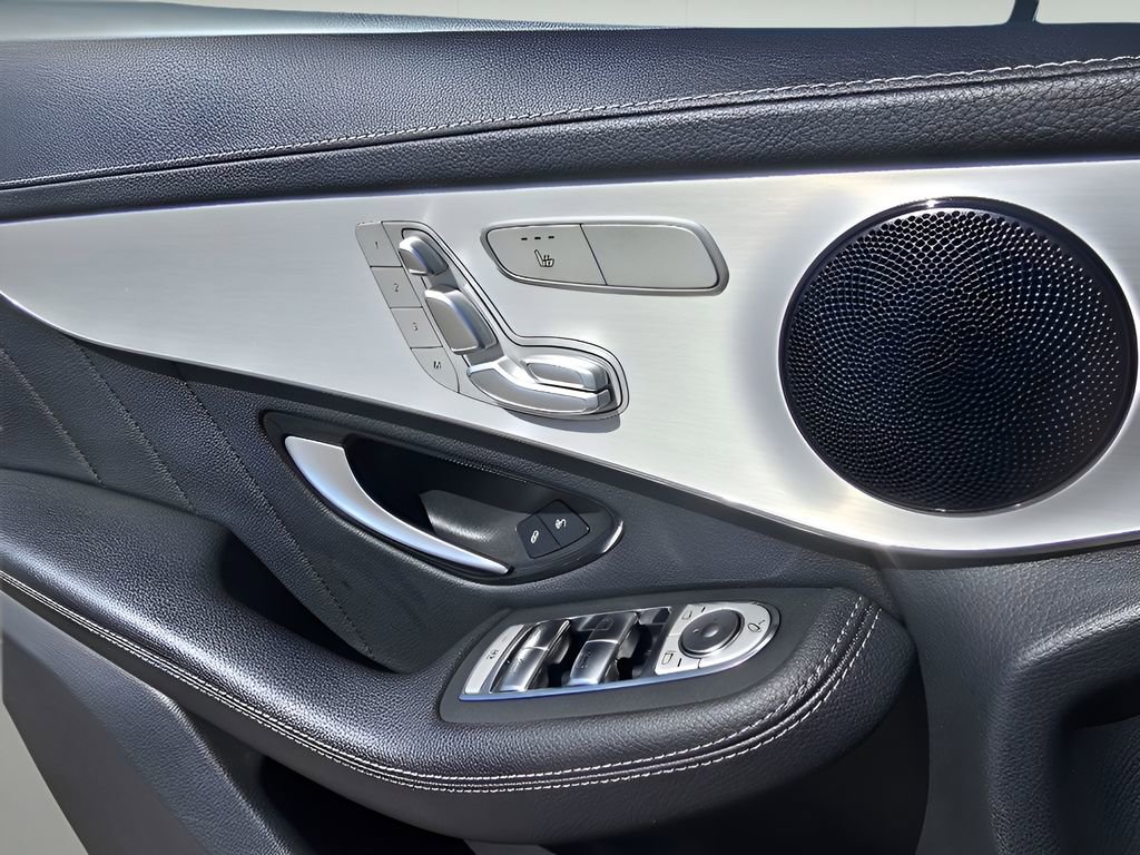 Used 2023 Mercedes-Benz GLC 300 4MATIC Coupe image 16