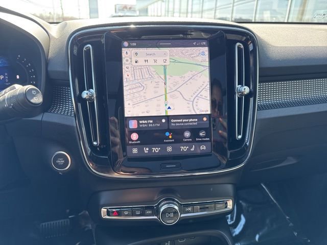 Certified 2025 Volvo XC40 B5 Plus image 25