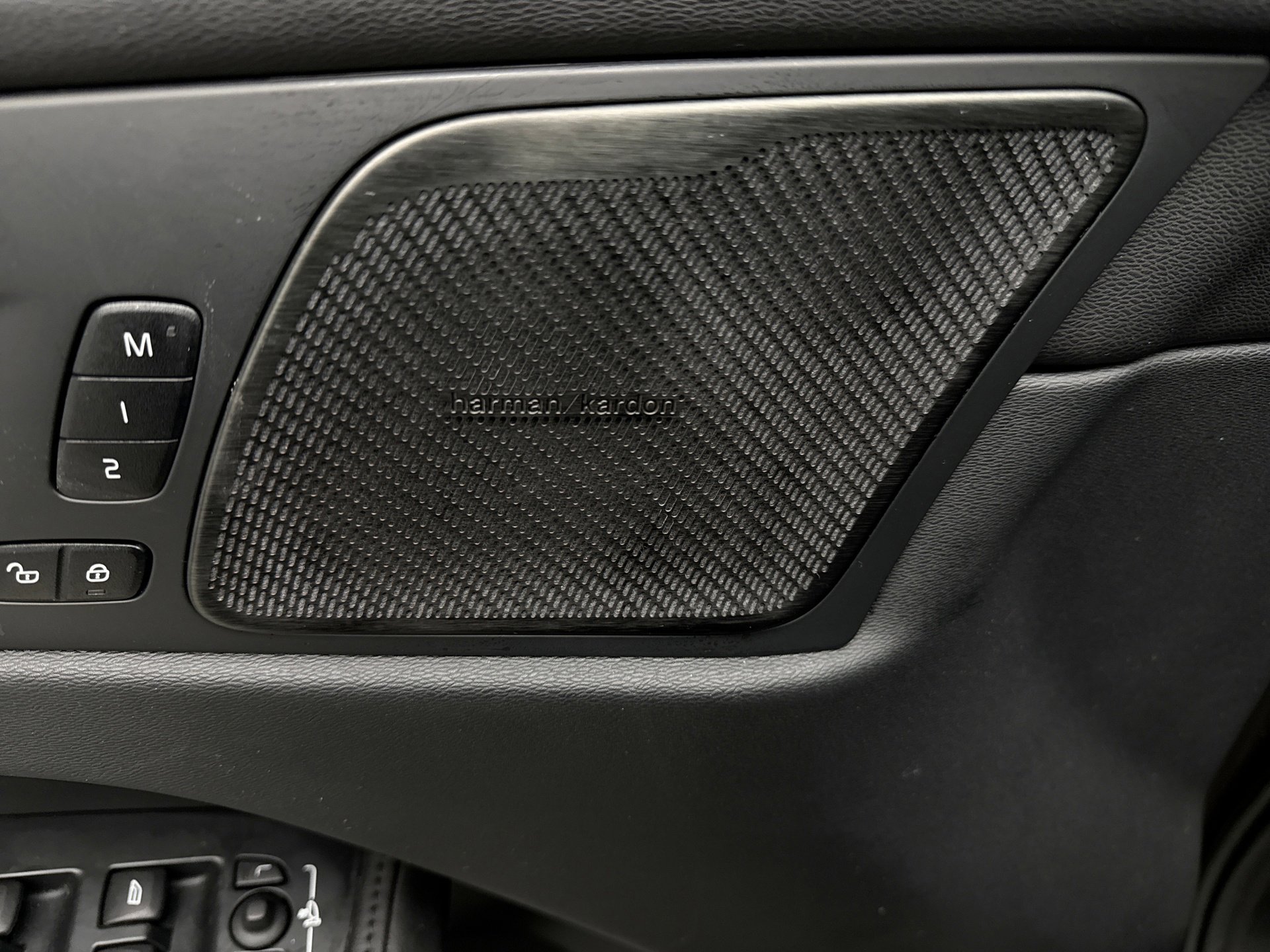 Used 2023 Volvo XC60 B5 Plus w/ Protection Package Premier image 7